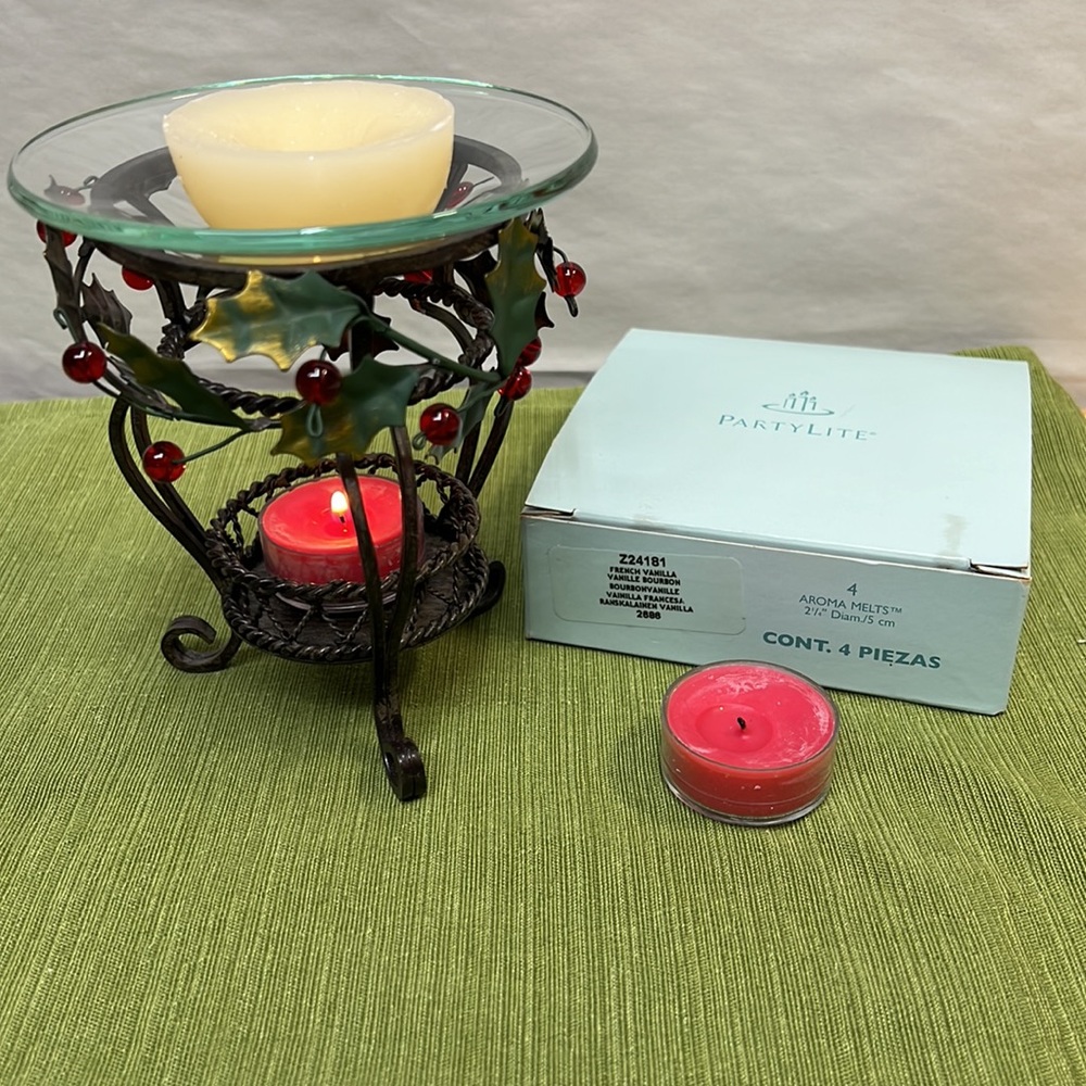 PARTYLITE HOLLY BERRIES AND LEAVES AROMA MELT WARMER